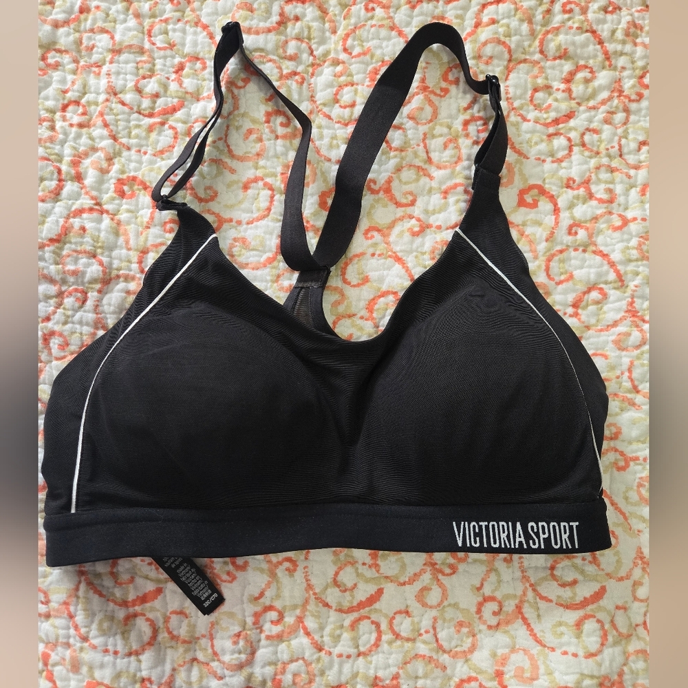 32C Victoria's Secret Black Sports Bra. Victoria Sport. Padded. Straps Adjust.